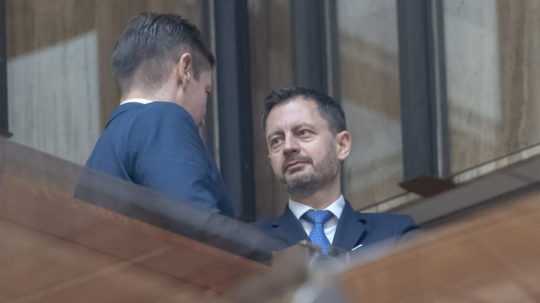 Premiér Eduard Heger (OĽANO) a minister dopravy Andrej Doležal (nom. Sme rodina).