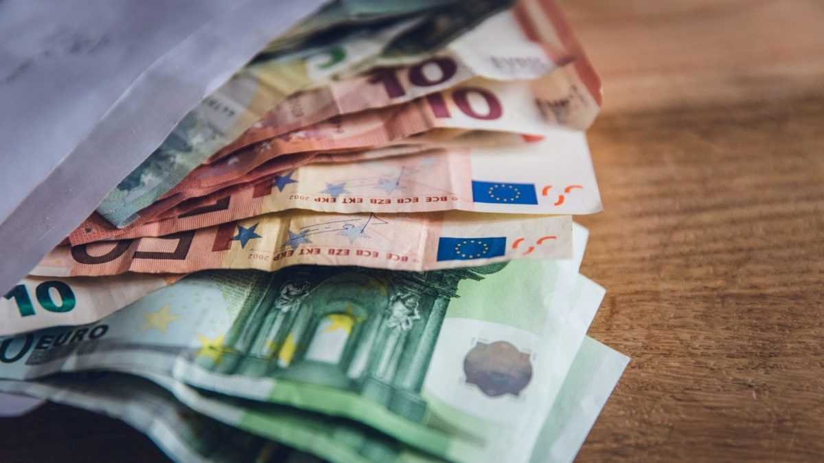 Slovensko v rebr&iacute;čku vn&iacute;mania korupcie kleslo o dve miesta na 61. miesto. Hor&scaron;ie s&uacute; na tom &scaron;tyri krajiny E&Uacute;