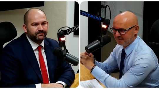 Podpredseda parlamentu Peter Pčolinský (Sme rodina) a poslanec Branislav Gröhling (SaS) v diskusnej relácii RTVS Sobotné dialógy.