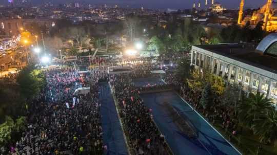 Na snímke protest v Turecku.