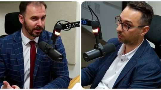 Na snímke zľava Michal Šipoš (OĽANO) a sprava Peter Cmorej (SaS).