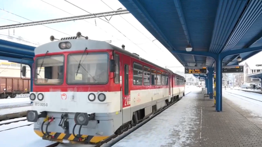 Viaceré vlaky meškajú, niektoré spoje odriekli pre počasie