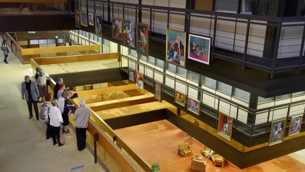 Obrazy Vincenta Hložníka visiace v budove Slovenského rozhlasu.