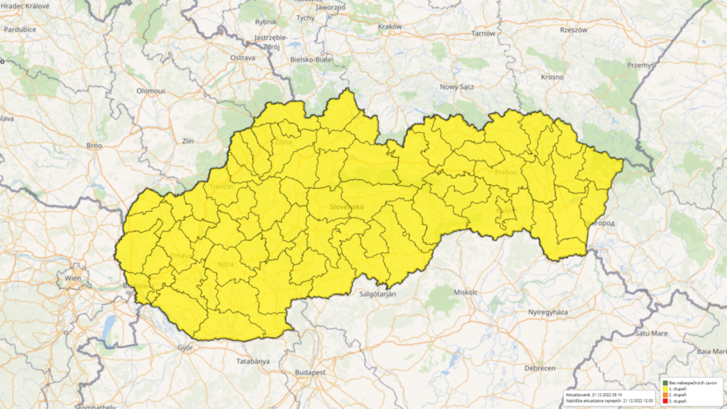 Pre celom území Slovenska platí výstraha prvého stupňa pred poľadovicou.
