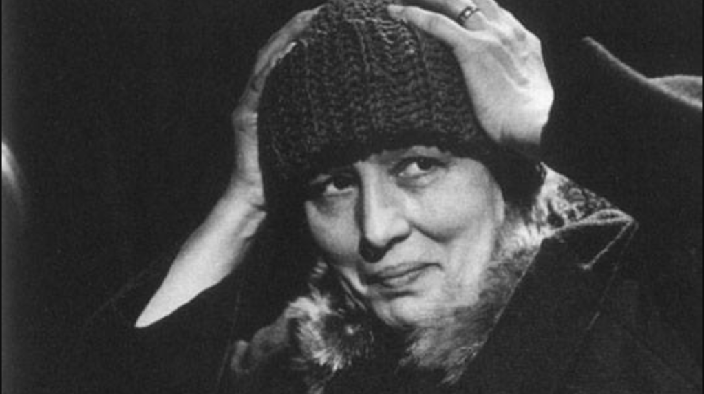 Na archívnej snímke česká herečka Dana Medřická v predstavení Kočičí hra.