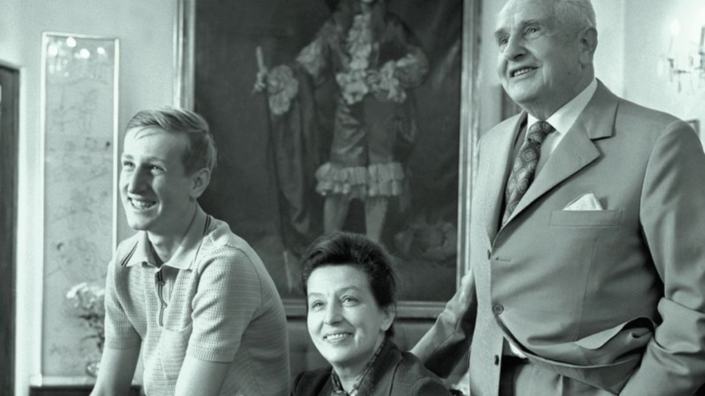 Na archívnej snímke zľava Václav Vydra mladší, Dana Medřická a Václav Vydra starší.