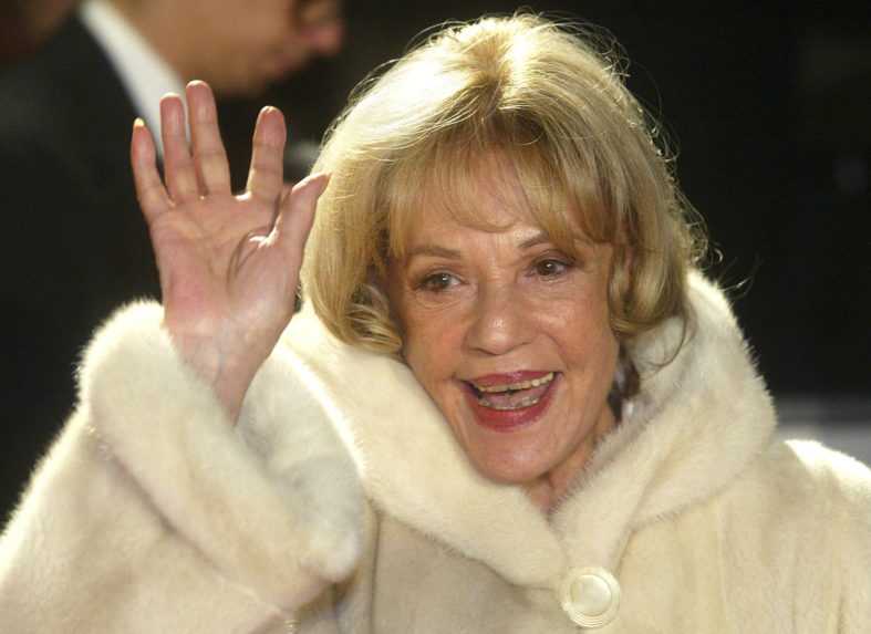 Jeanne Moreauová kýva.