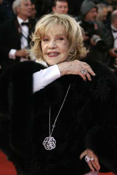 Herečka Jeanne Moreau prichádza na premiéru filmu "Vicky Cristina Barcelona" počas 61. ročníka MFF v Cannes.
