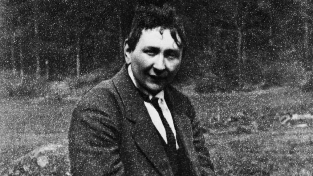 Na archívnej snímke český spisovateľ, novinár a autor svetoznámeho románu Osudy dobrého vojáka Švejka za světové války Jaroslav Hašek.