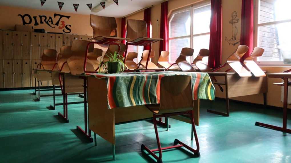 Prázdna trieda v gymnáziu v maďarskom Miškovci.