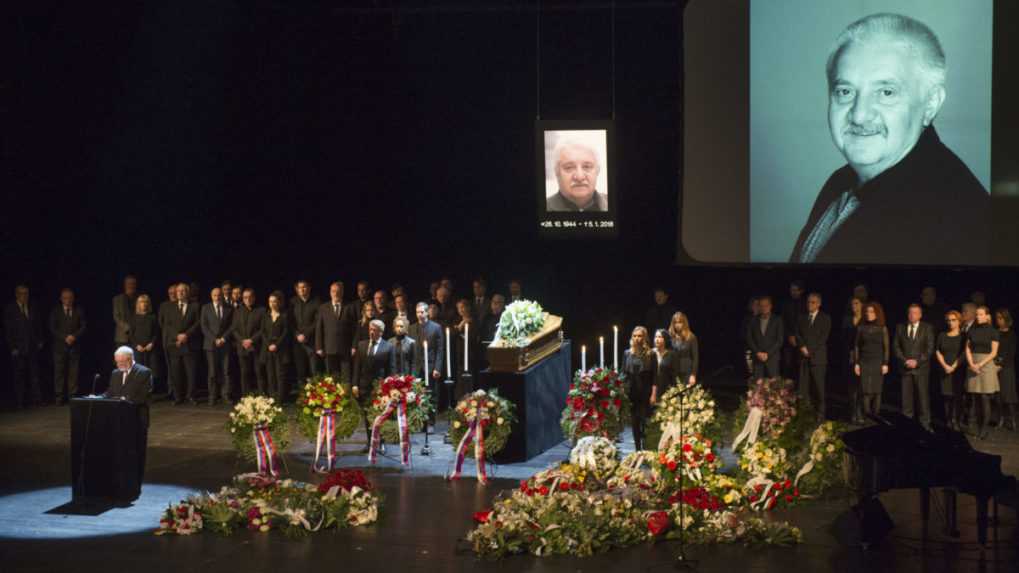 Smútočná rozlúčka s hercom Mariánom Labudom v Slovenskom národnom divadle.