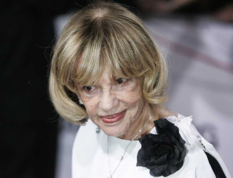 Na archívnej snímke z 1. decembra 2007 je francúzska herečka Jeanne Moreau.