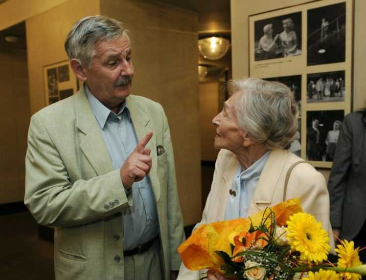 Na snímke vpravo Oľga Budská a herec i pedagóg Juraj Slezáček (vľavo).