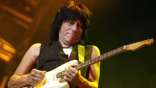 Anglický rockový gitarista Jeff Beck.