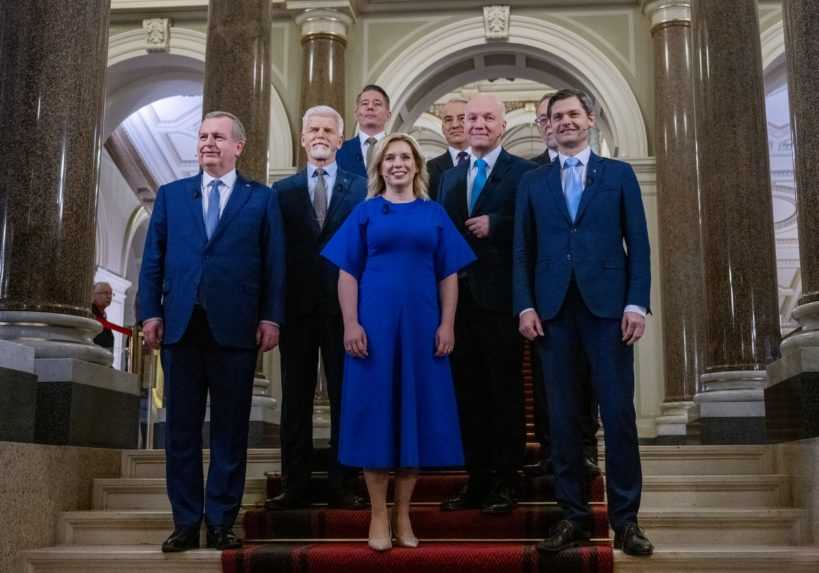 Kandidáti na prezidenta - zľava Tomáš Zima, Petr Pavel, Karel Diviš, Danuše Nerudová, Josef Středula, Pavel Fischer, Jaroslav Bašta a Marek Hilšer.