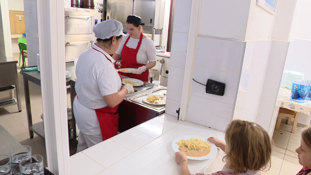 Rodičia si za školské obedy detí priplatia