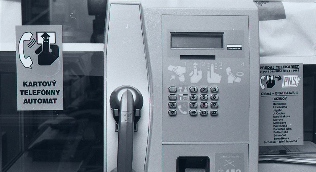 Na snímke kartový telefónny automat.