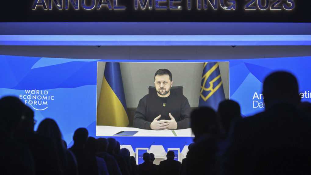 Zelenskyj vyzval svet, aby sa rýchlejšie rozhodoval, žiada tanky