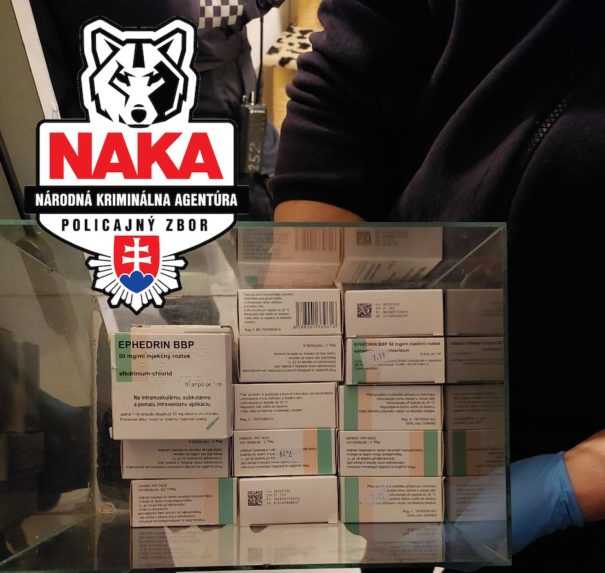 Na snímke sú obaly liekov.