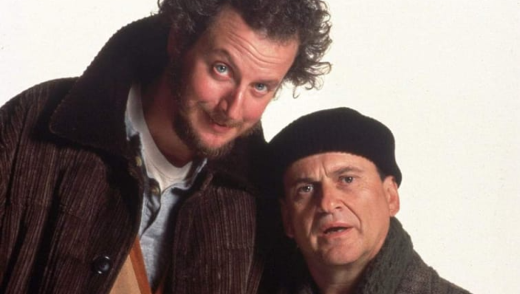 Na snímke zľava herci Daniel Stern a Joe Pesci vo filme Sám doma 2: Stratený v New Yorku.