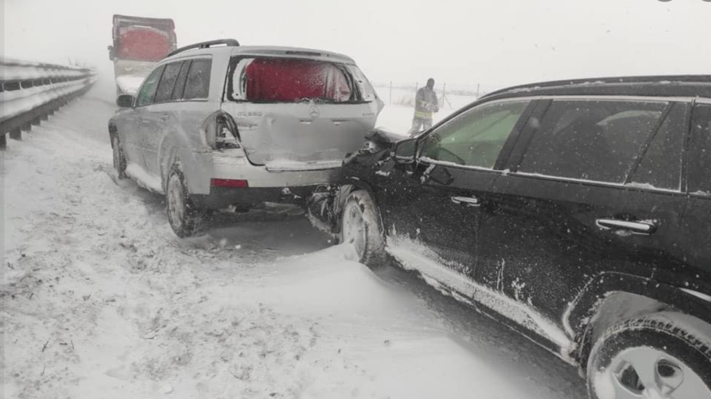 Na diaľnici D1 je v hromadnej havárii 30 áut v úseku Spišský Štvrtok – Poprad