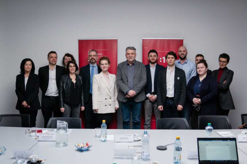 Zástupcovia RTVS a medzinárodných žurnalistických organizácií.