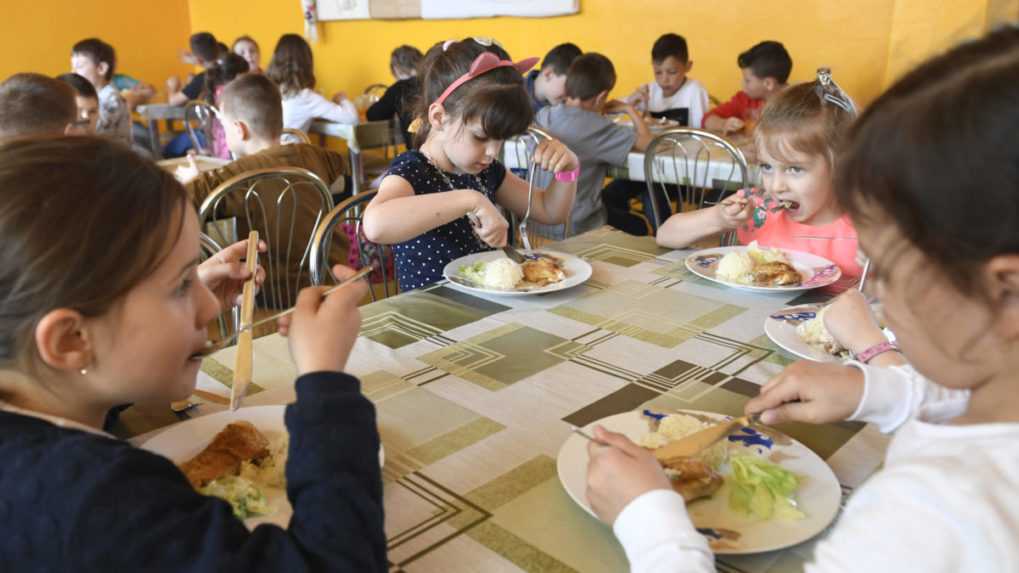 Okruh detí, ktoré budú mať nárok na obedy zadarmo, sa rozšíri