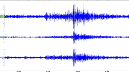 Na snímke je zachytené zemetrasenie na Ukrajine pomocou seizmometra.