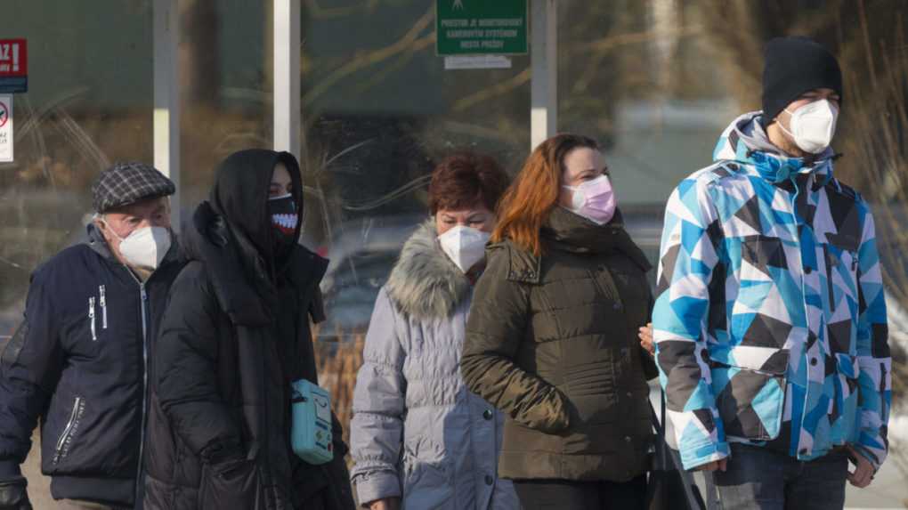 Povinná izolácia pri covide končí. Hlavný hygienik v opatrení už nevidí efektivitu