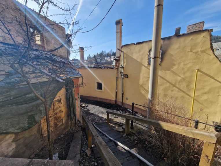 Požiar sa v srdci Banskej Štiavnice rozšíril v sobotu (18. 3.).