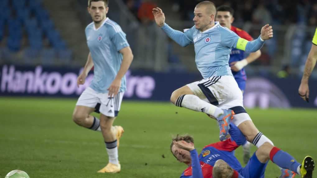 Hore Vladimir Weiss mladší a dole Wouter Burger v súboji o loptu.