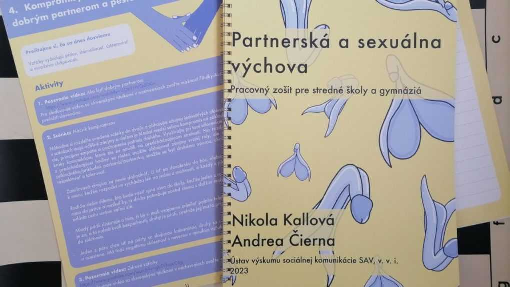 Na snímke pracovný zošit Partnerská a sexuálna výchova.