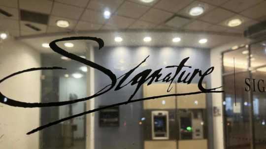 Logo Signature Bank.