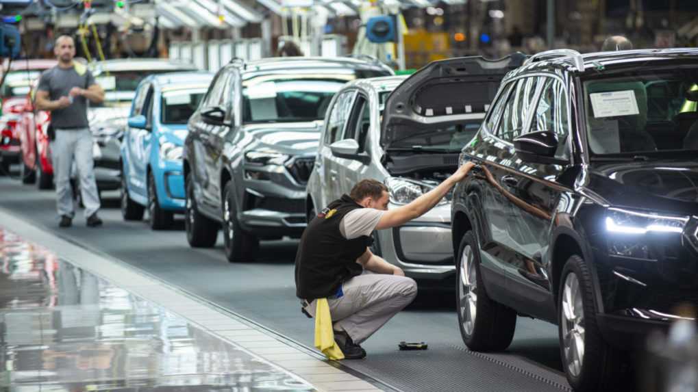 EÚ schválila definitívny koniec spaľovacích motorov. Výnimku budú mať iba syntetické palivá