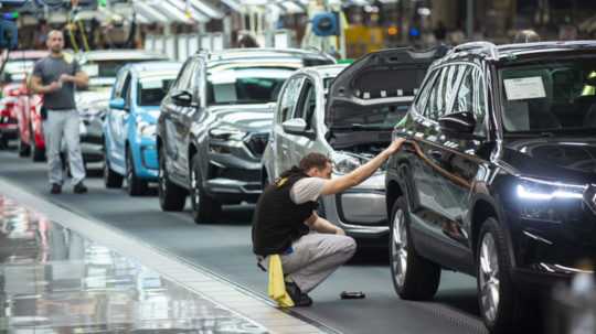 Na snímke výrobná linka spoločnosti Volkswagen Slovakia.