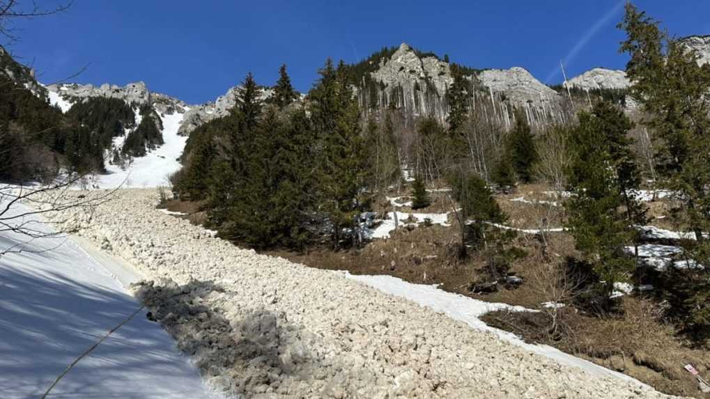 V Tatrách spadla lavína. Zasypala chodník na Zelené pleso