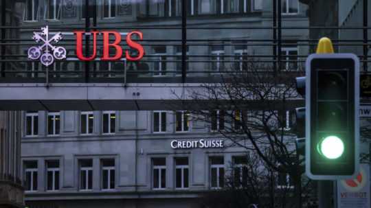 logá bánk UBS a Credit Suisse