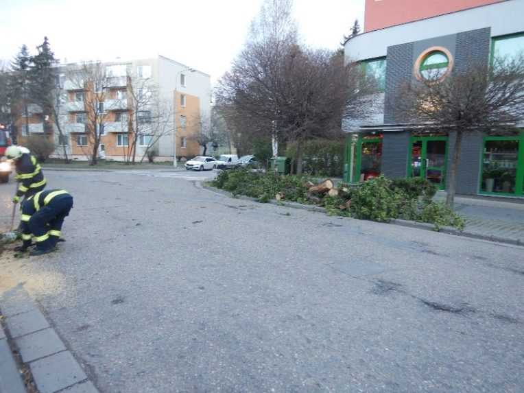 Hasiči majú za sebou viac ako 150 výjazdov pre nepriaznivé počasie
