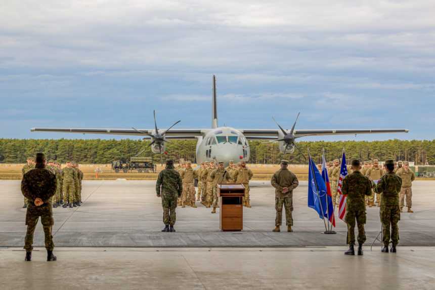 Na základňu v Kuchyni priletelo lietadlo s protivzdušným systémom obrany a vojakmi z Talianska.