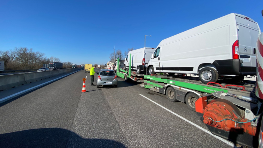 Na diaľnici D1 počítajte s kolónami. Zrazili sa tam tri kamióny