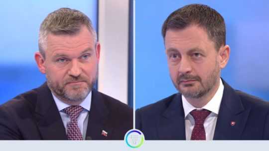 Na snímke je predseda strany Hlas-SD Peter Pellegrini a dočasne poverený predseda vlády Eduard Heger.