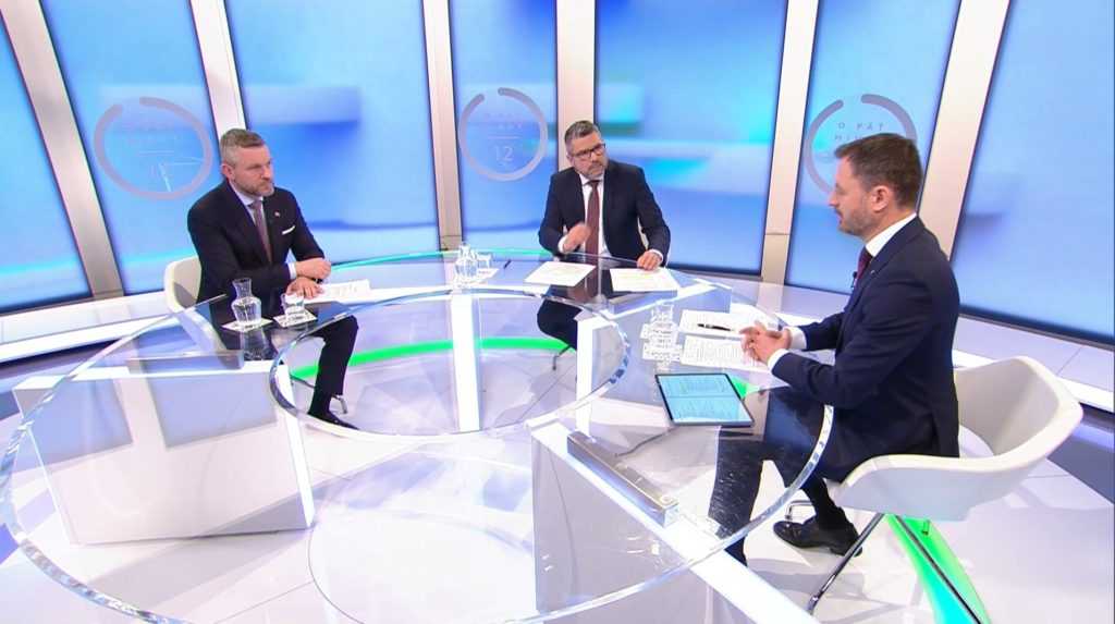 Na snímke je predseda strany Hlas-SD Peter Pellegrini a dočasne poverený predseda vlády Eduard Heger.