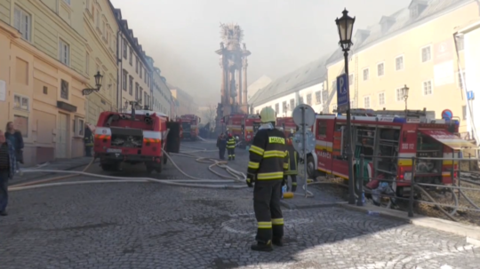 Snímka zo zásahu pri požiari v centre Banskej Štiavnice.