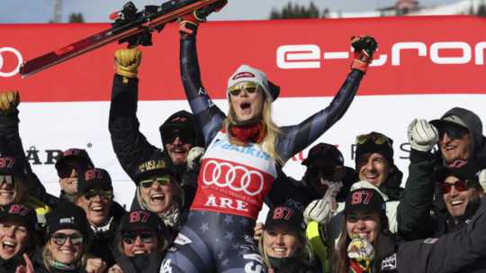 merická lyžiarka Mikaela Shiffrinová reaguje po triumfe v slalome Svetového pohára v alpskom lyžovaní vo švédskom Are.