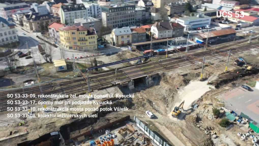 Modernizácia žilinskej železnice je asi v polovici. Mesto však už teraz čelí sťažnostiam