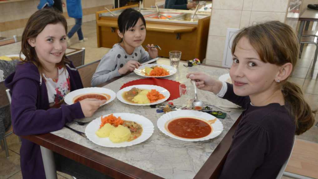 Sme rodina chce rozšíriť obedy zadarmo. Dočkať by sa mohla aj vynechaná skupina detí