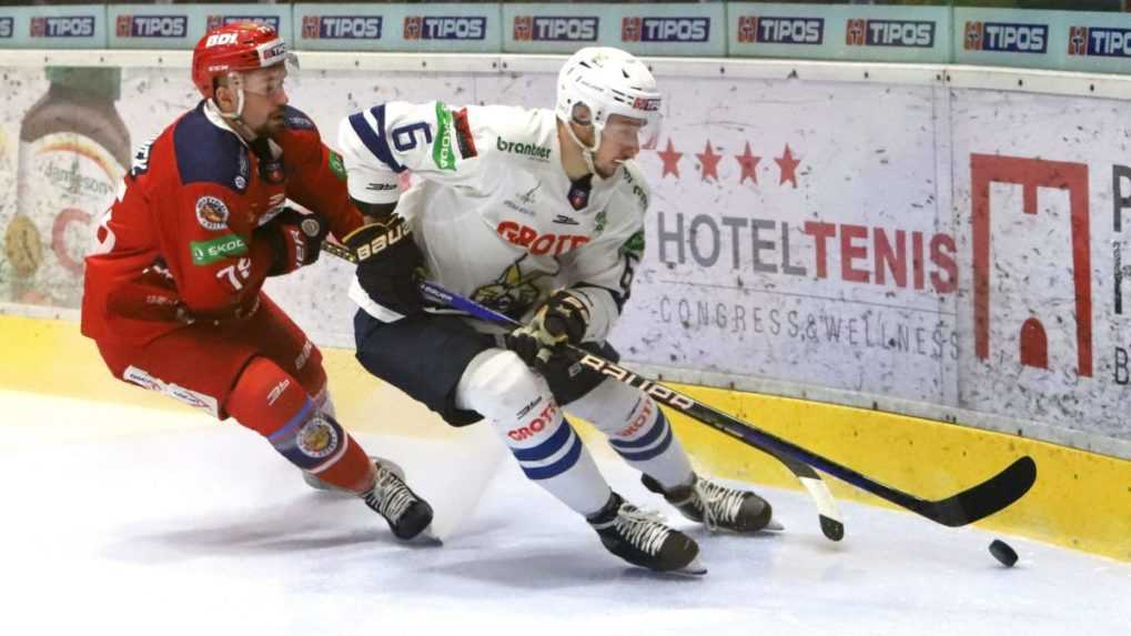 Zľava Patrik Marcinek (Zvolen) a David Romaňák (Spišská Nová Ves).