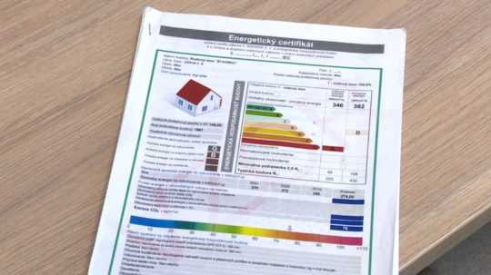 na snímke energetický certifikát domu.