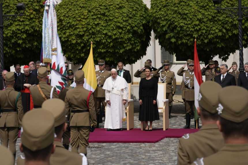 Pápež František a maďarská prezidentka Katalin Novaková.