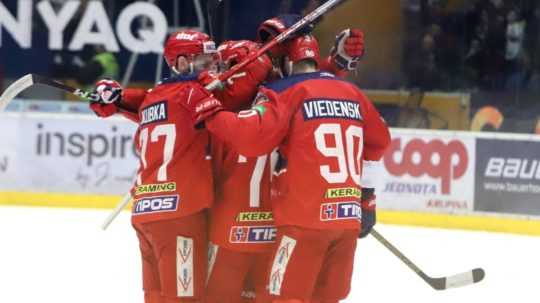 Na snímke gólová radosť hráčov Zvolena v treťom finálovom zápase play off Tipos extraligy v hokeji HKM Zvolen - HC Košice vo Zvolene 20. apríla 2023.